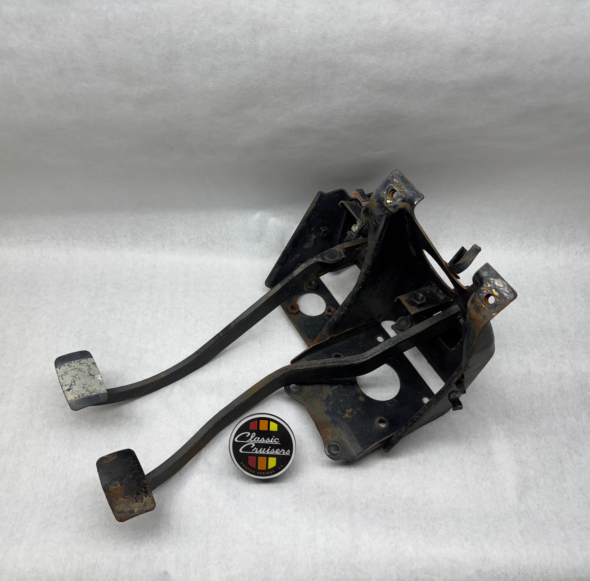 brake clutch pedal FJ40 1973-78 Pedal Bucket Assembly Brake/Clutch (Used OEM)